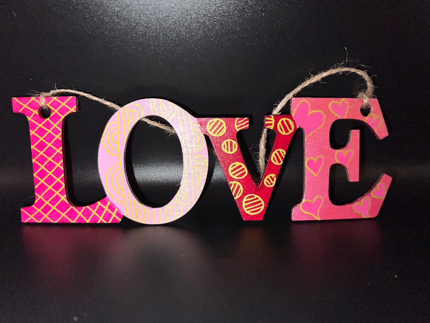 "LOVE" Sign - Gold